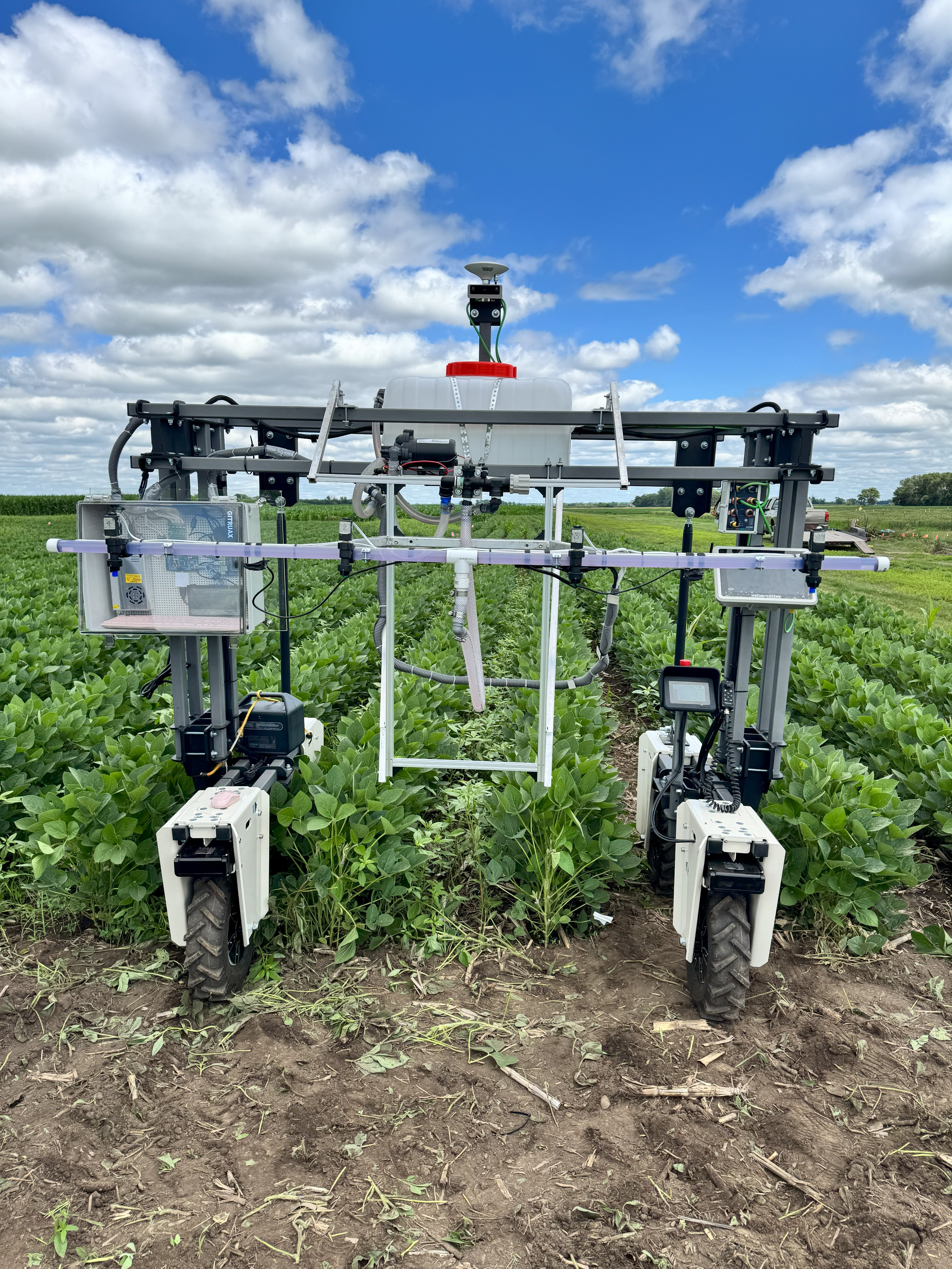 Field robot monitoring soybean crops